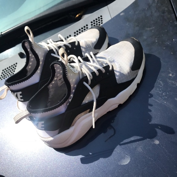 Shoes - Picture 1 of 3